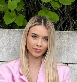 FragDasPDF user scenario image showing students using the tool