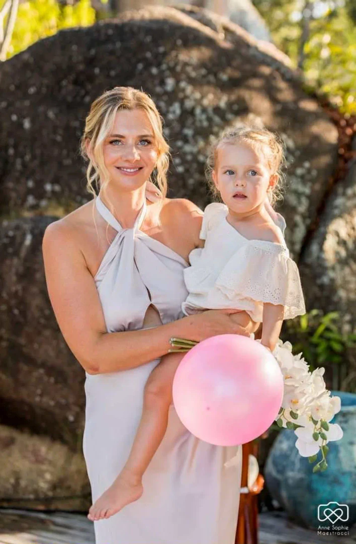 Family colouring together with Koluwin