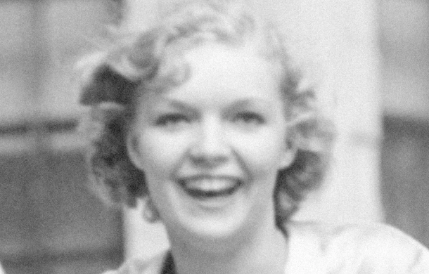 Remini usage step screenshot showing old photo restoration before enhancement