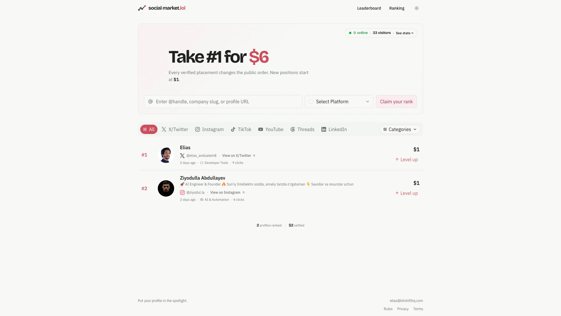 Socialmarket website screenshot showing Promote öffentliche Social-Profile auf e... interface and features